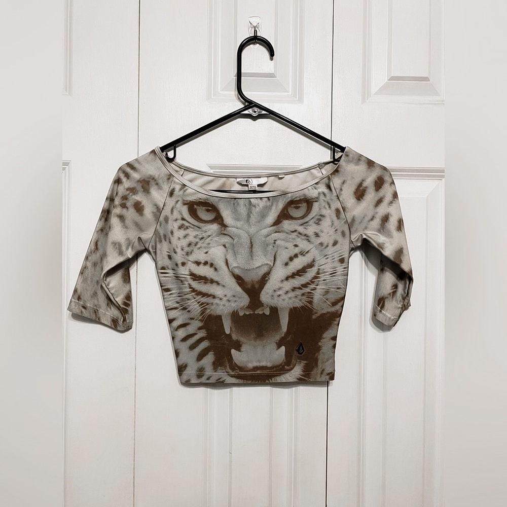 30. Volcom | Women’s leopard cropped 3/4 length sleeve shirt| NWOT